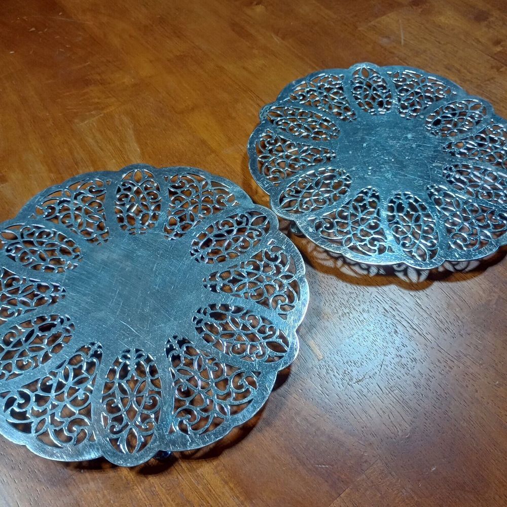 Vintage‎ WM Rogers 77 Silver Plate Footed Trivet